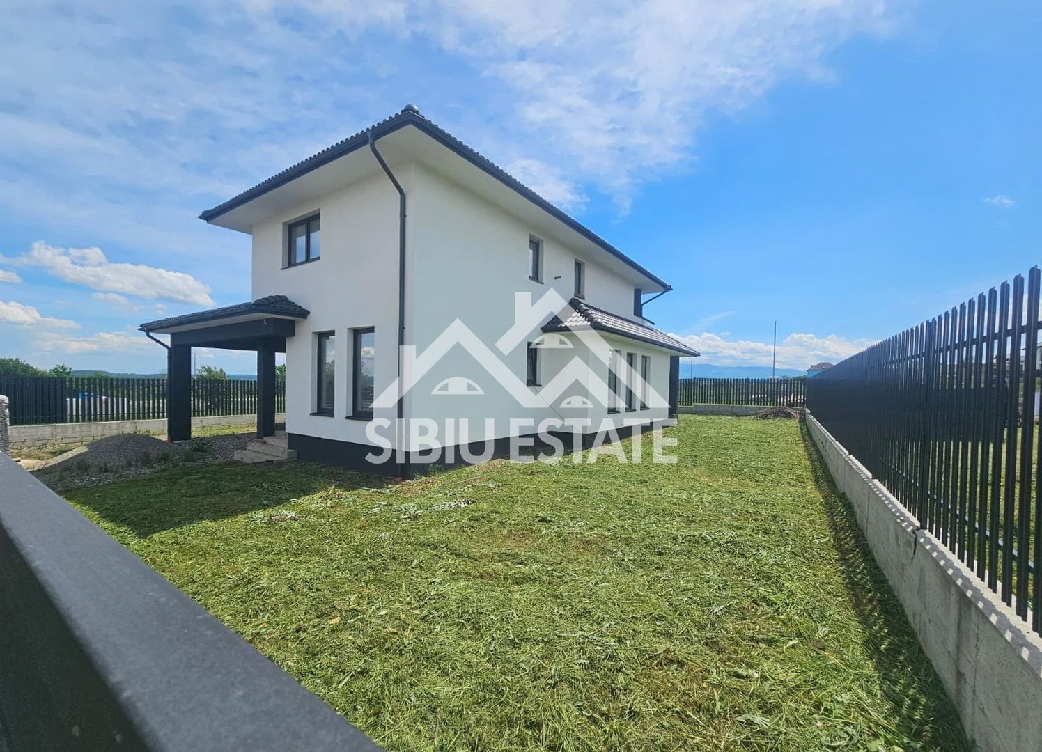 Casa noua cu pivnita, terasa, carport - Poză 1