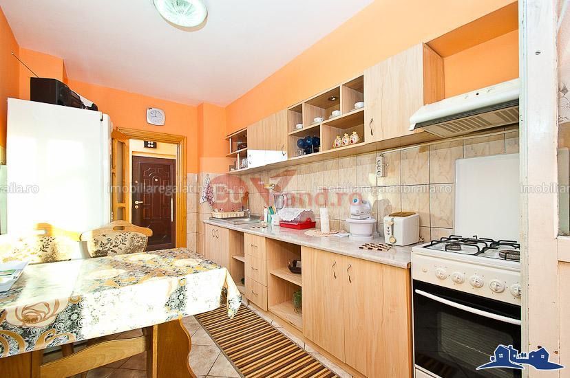 De inchiriat apartament cu 2 camere, Piata Centrala, 345 euro - Poză 2