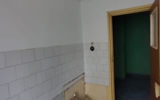 VANZARE GARSONIERA SPATIOASA I LIBERA I METROU I RAUL DOAMNEI - Poză 5
