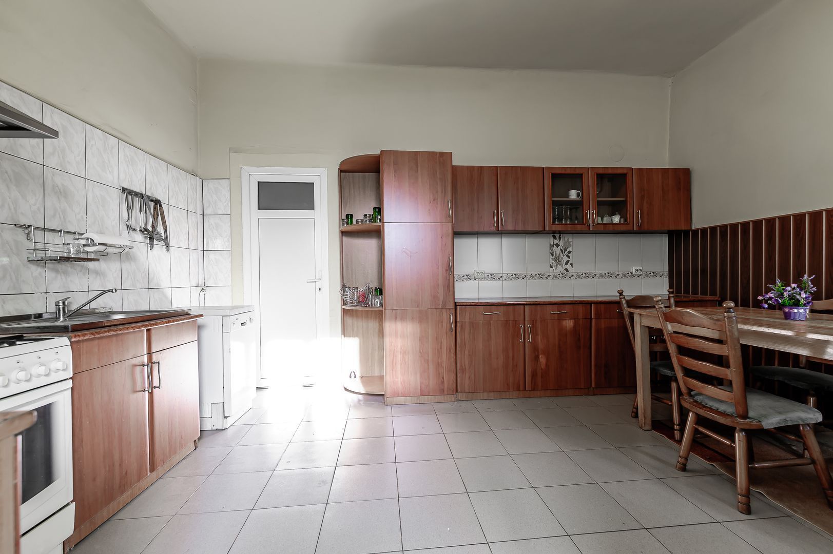 Locuință spațioasă cu grădină mare în Aradul Nou, calea Timișorii - Poză 7