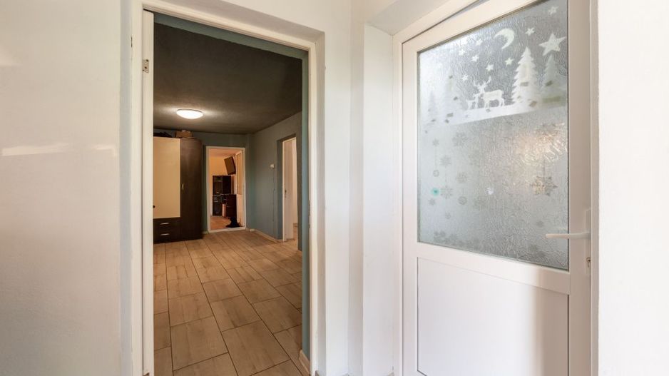 Casă renovată 2022, 3 camere, 1034 mp teren, încălzire în pardoseală - Poză 7