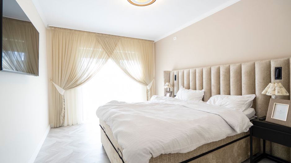 Casa lux Santandrei 3 dormitoare 2 bai 2 terase 2 bucatarii - Poză 3