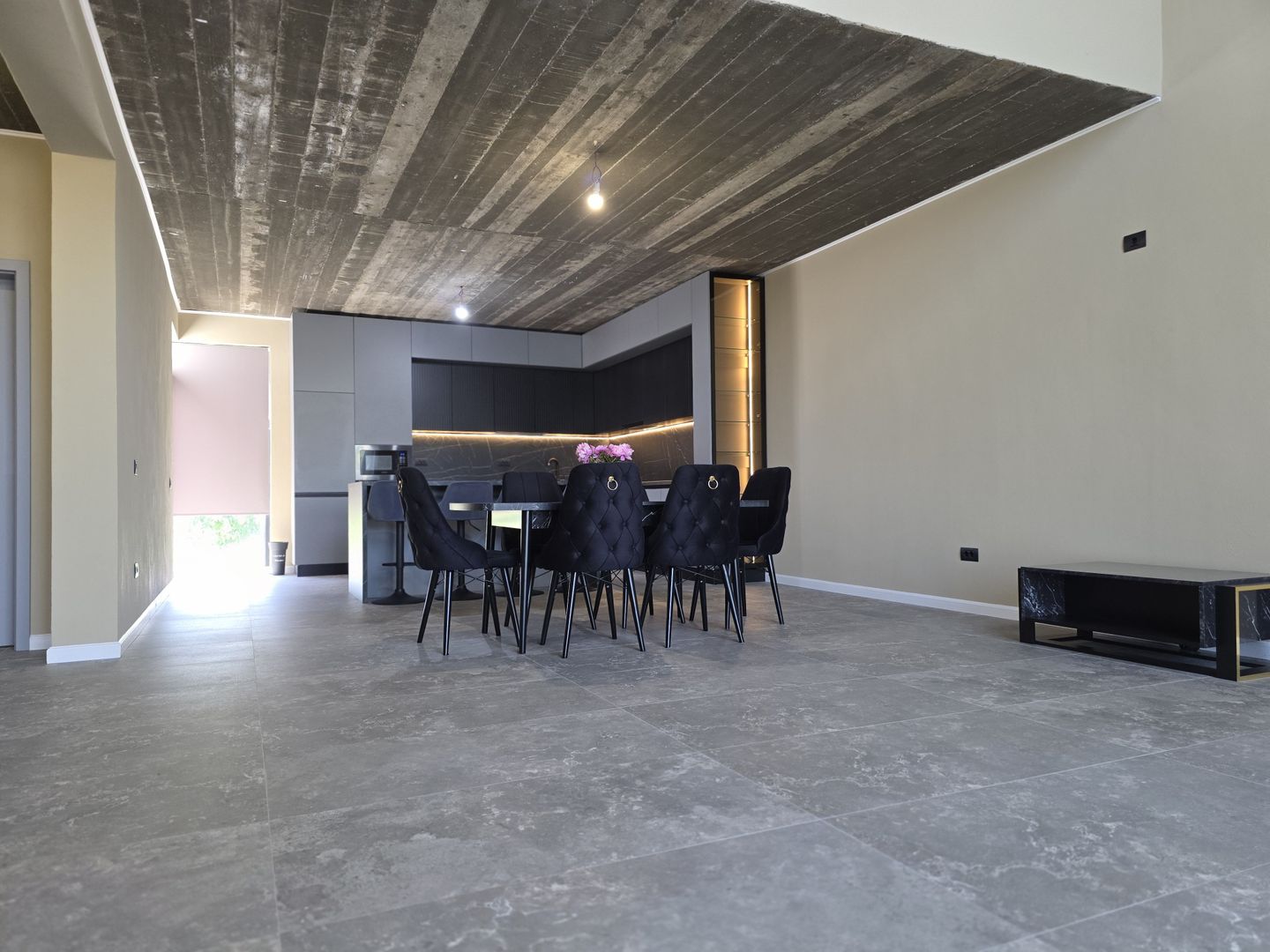 Vila intr-un peisaj idilic la 15 minute de capitala, pret imbatabil! - Poză 12