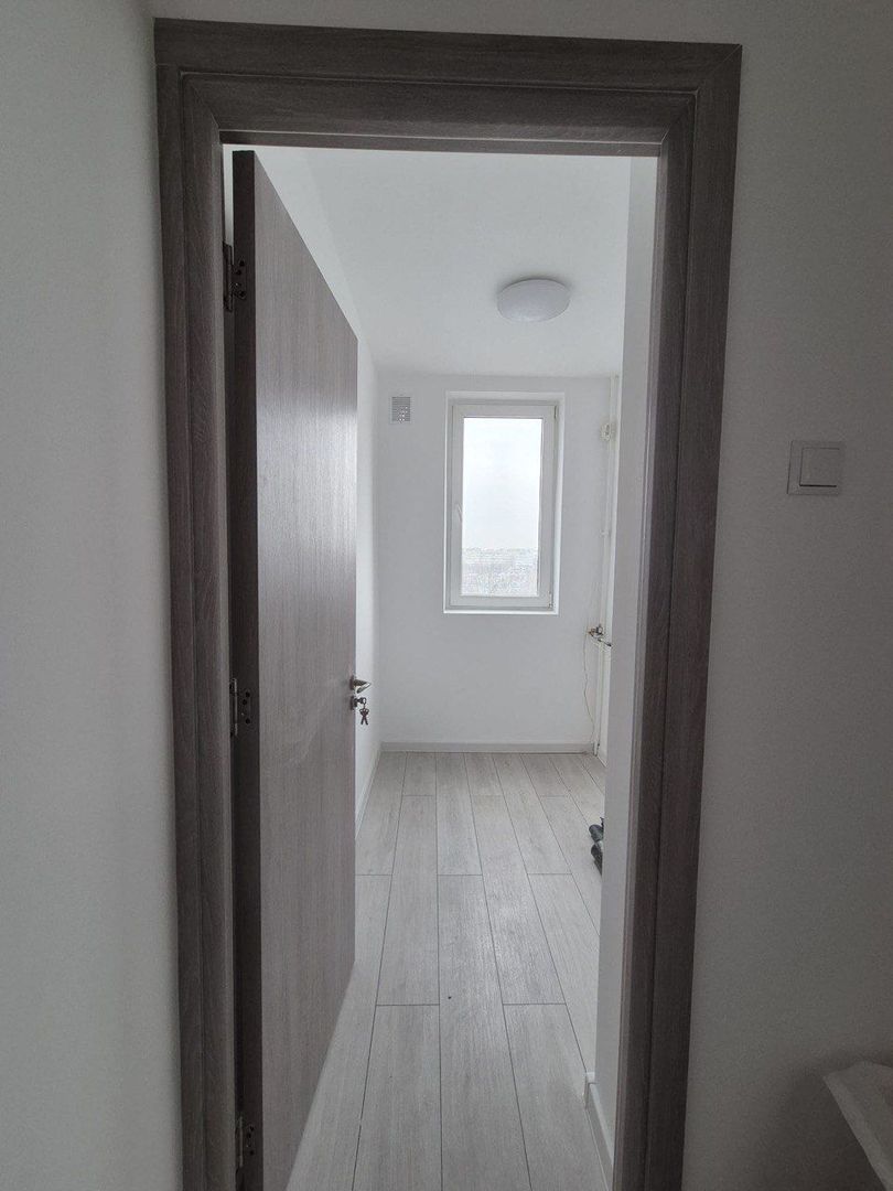 Apartament 4 camere la vanzare - Poză 2