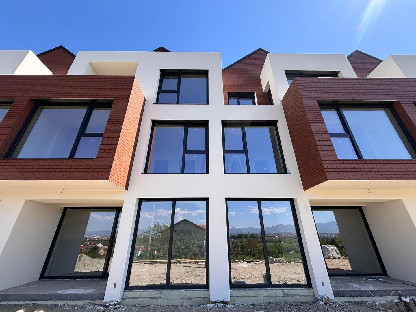 Casa de vanzare in Sibiu, concept modern, panorama deosebita, 137 mpu - Poză 2