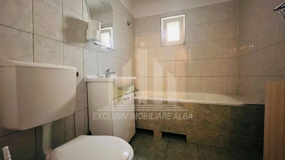 Apartament cu 3 camere,2 bai, etaj 1, Cetate-Mercur - Poză 6