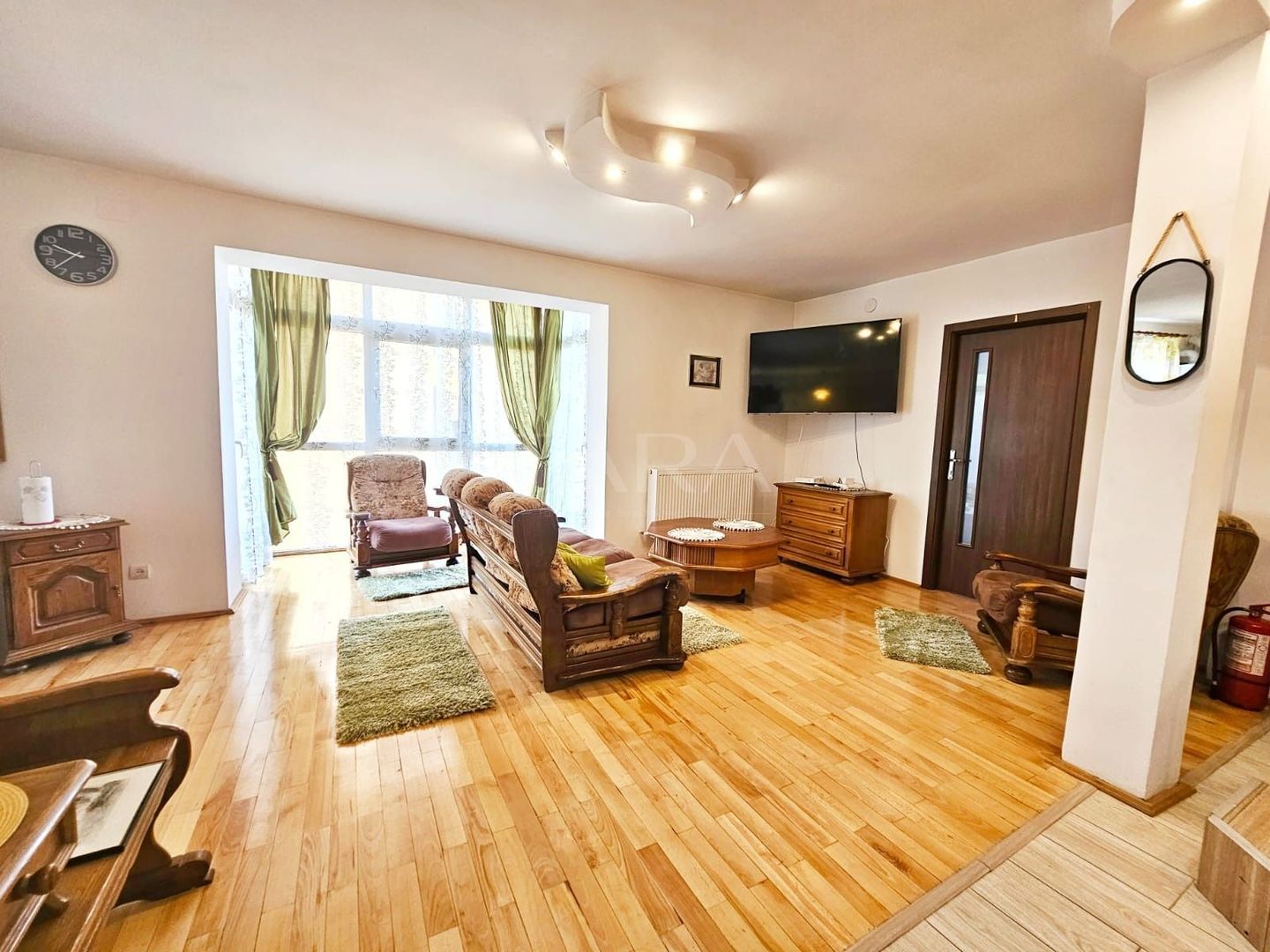 Apartament cu 7 camere de vânzare în Borhanci - Oportunitate unică! - Poză 2