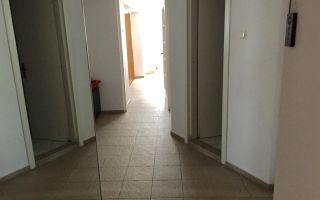 Apartament 4 camere de închiriat, decomandat, cu loc de parcare, ideal pentru fa - Poză 4