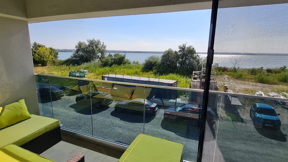 Apartament 2 camere pe termen lung - Vedere La Lac Frontal - Poză 2