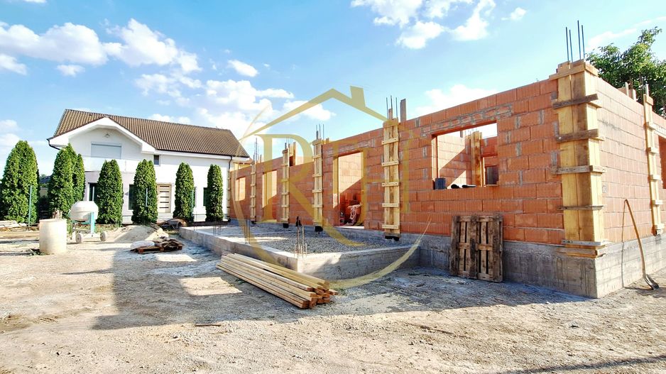 Oferim spre vanzare, Case tip duplex despartite prin spatiu verde, Giroc - Poză 3