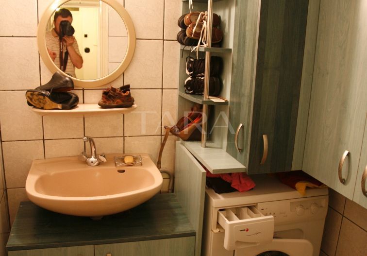 Apartament cu 4 camere, 82 mp, 2 băi și 2 balcoane, zona Câmpului. - Poză 8