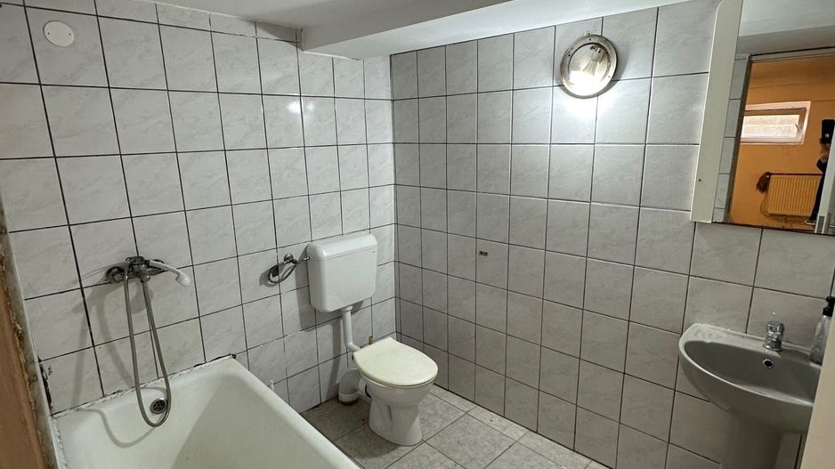 Apartament spatios 150 mp - Poză 15
