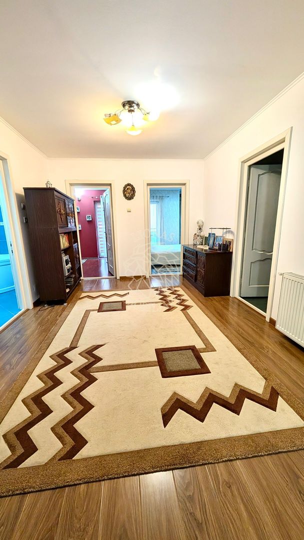 Casa 6 camere 244 mp+ Spatiu Comercial- teren 500 mp-Zona Han - Poză 6