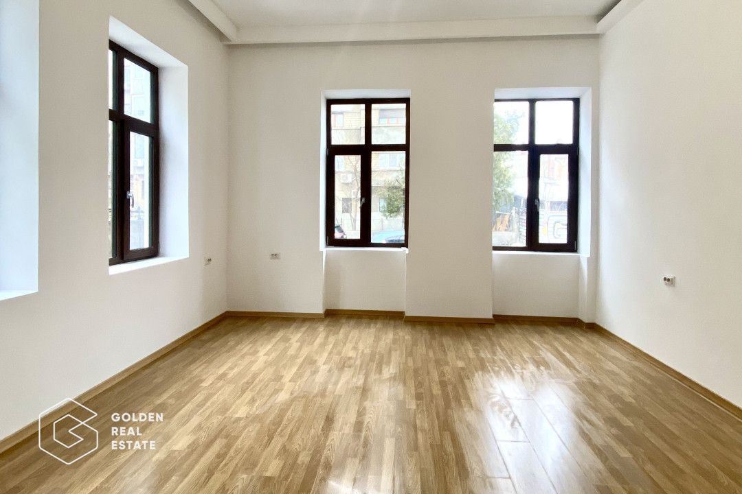 Casă cu curte, zona Centrală, str. Traian, amenajată - Poză 3