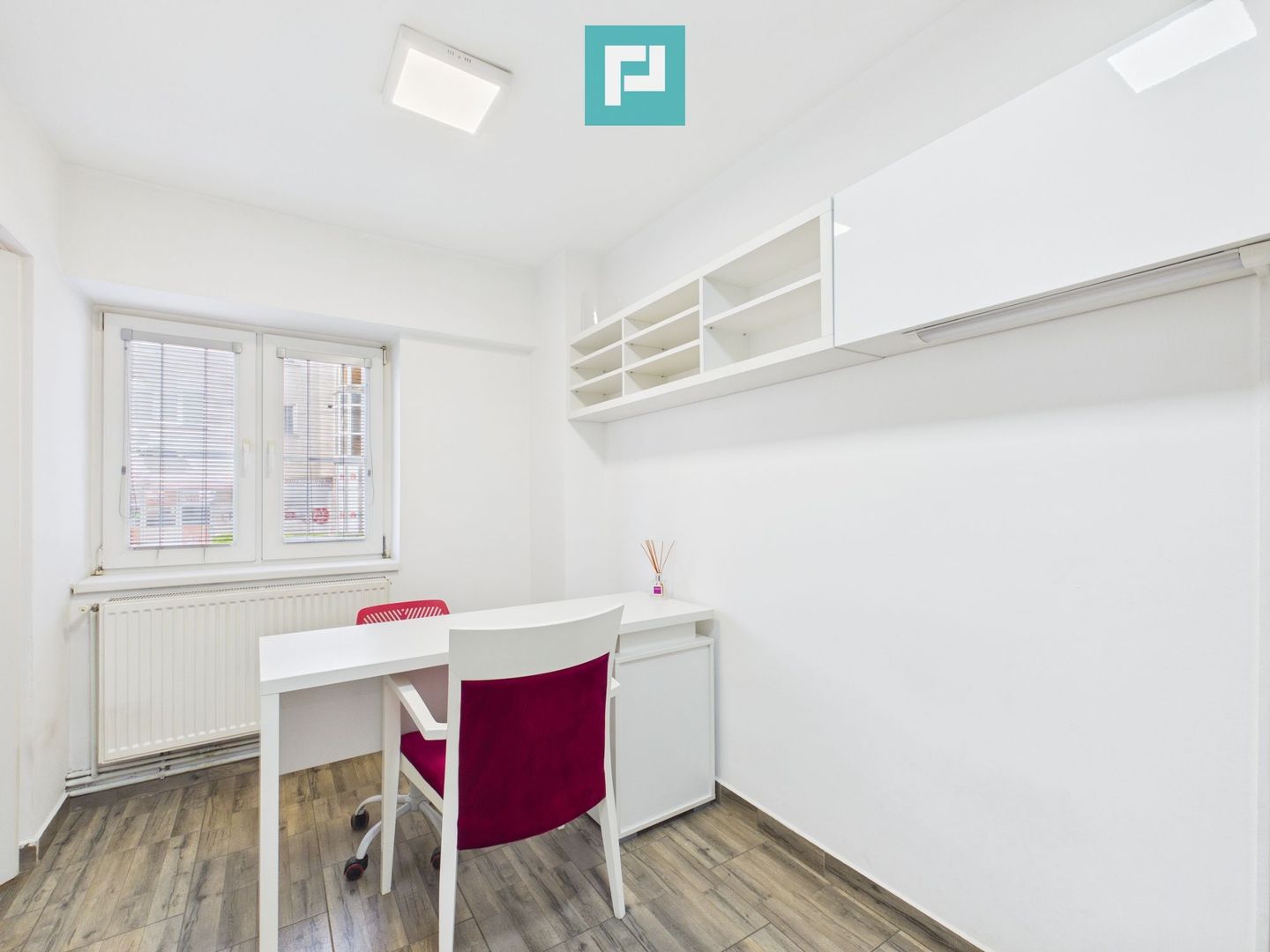 Spațiu Manichiură în salon - Poză 2