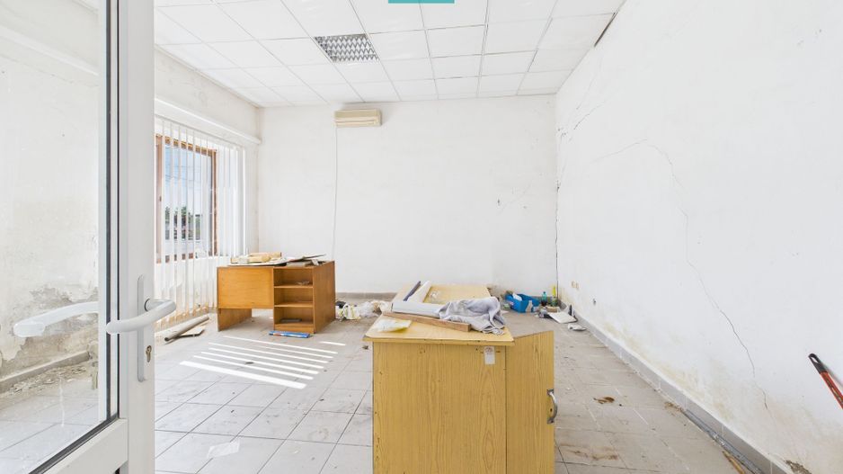 Clădire cu 5 camere cu teren și hală în Cenad - Poză 11