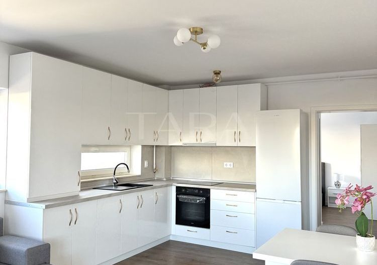 Apartament nou 3 camere, 2 băi, balcon și parcare inclusa. - Poză 1