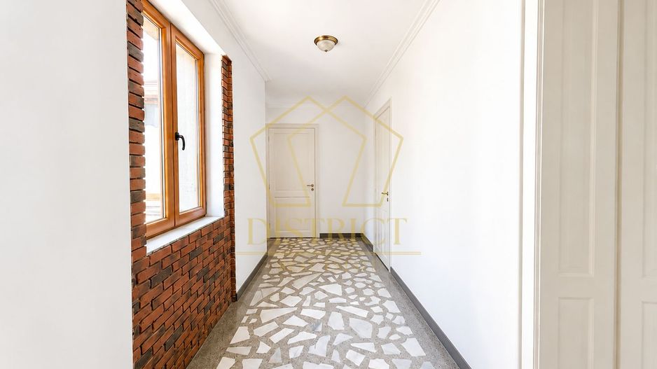 Casa cu istorie in Petrovaselo - Poză 8