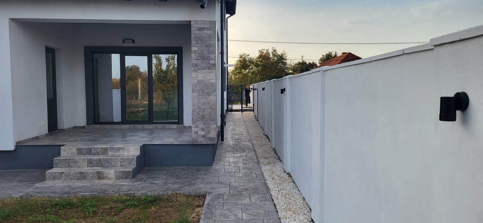 1\2 Duplex Utvin P+E,5 Camere,2 Bai,Toate Utilitatile - Poză 3