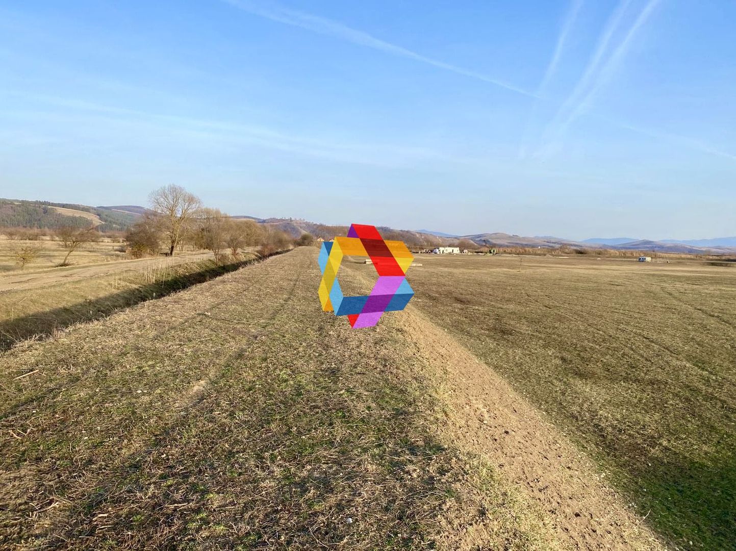 Teren 11 ha cu heleșteu 3 ha - Poză 4