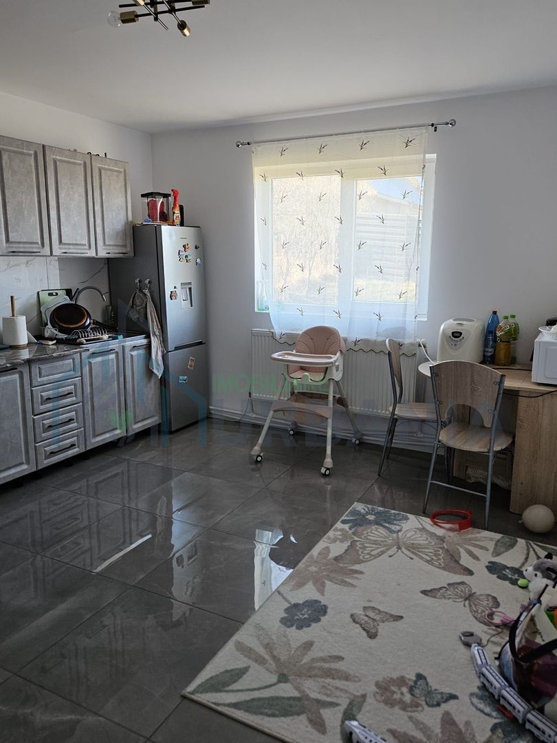 Casă de vânzare în Moșogea, Iași - 143 mp, teren 1000 mp - Poză 1