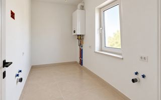 Despartit prin camera tehnica. 5 camere, 3 bai. Dotari premium. - Poză 6