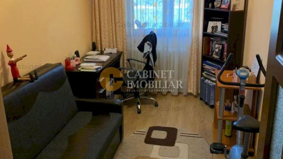 3 CAMERE DECOMANDAT - ETAJ INTERMEDIAR - ZONA PODU ROS - Poză 3