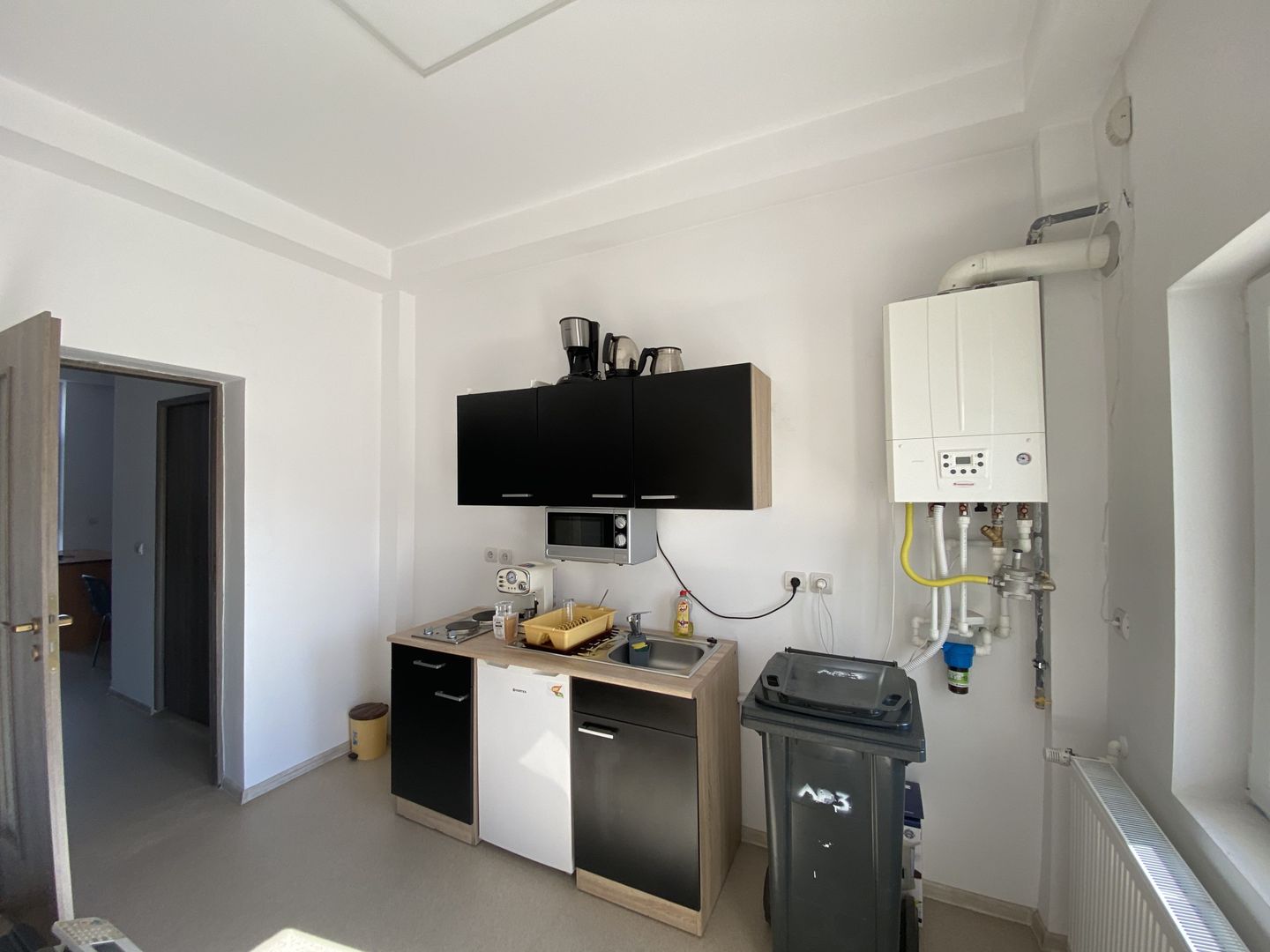 Spatiu birou - Poză 4