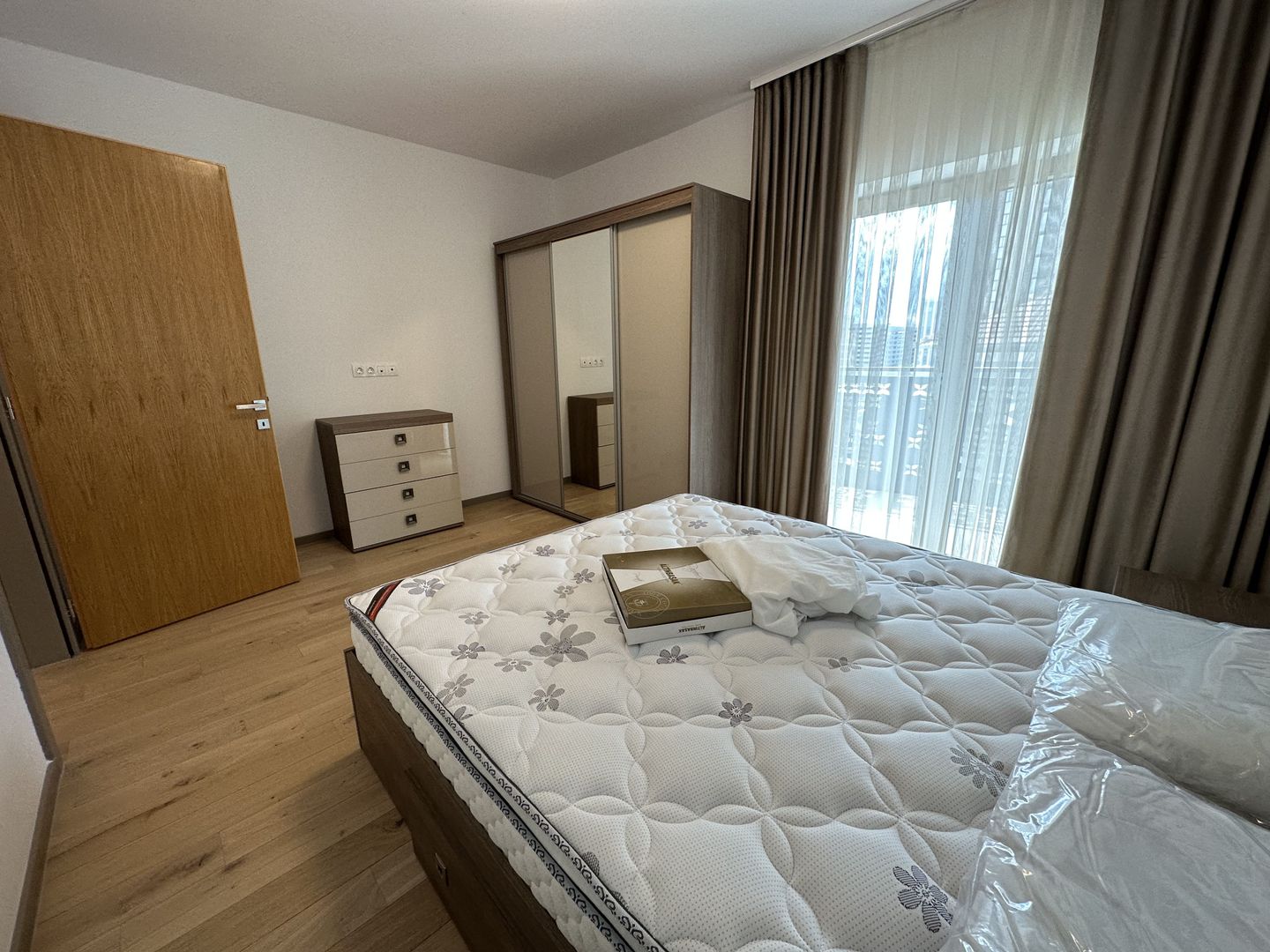Apartament bloc nou 3 camere - parcare subterana - Poză 17