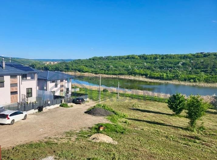 Casă modernă lângă Lacul Ezăreni - Poză 2