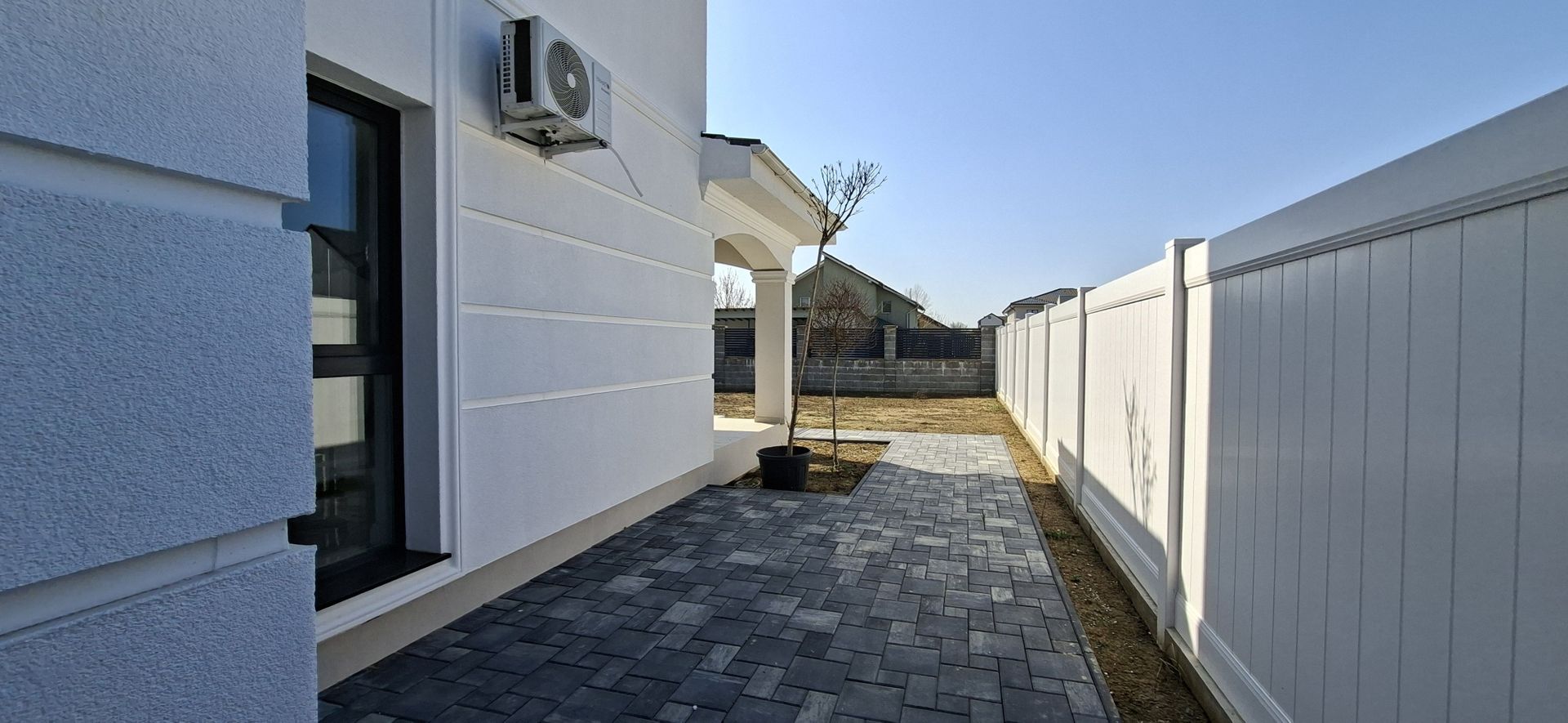 Duplex spatios cu garaj si pereti dublii - Poză 24