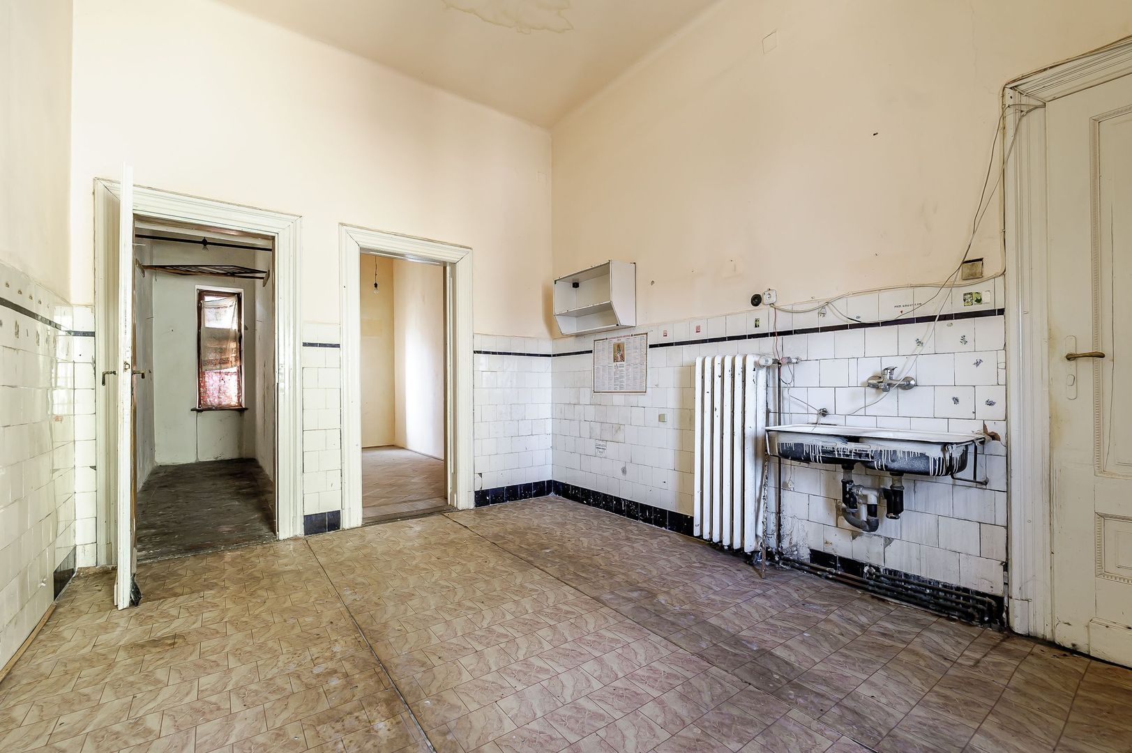 VÂNDUT! Apartament cu 4 Camere în Palatul Bohuș, Arad - Poză 8
