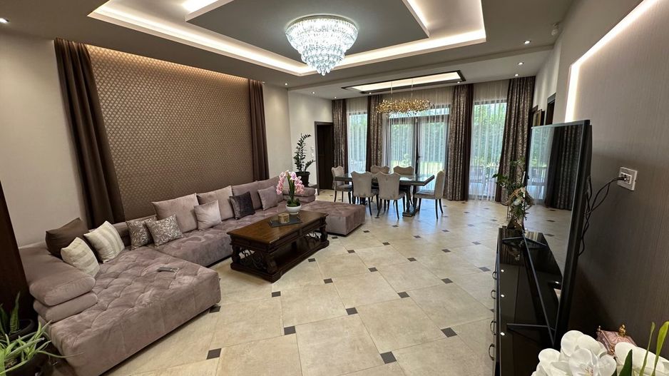 CASA EXCEPTIONALA CU LIVADA PROPRIE - Poză 5