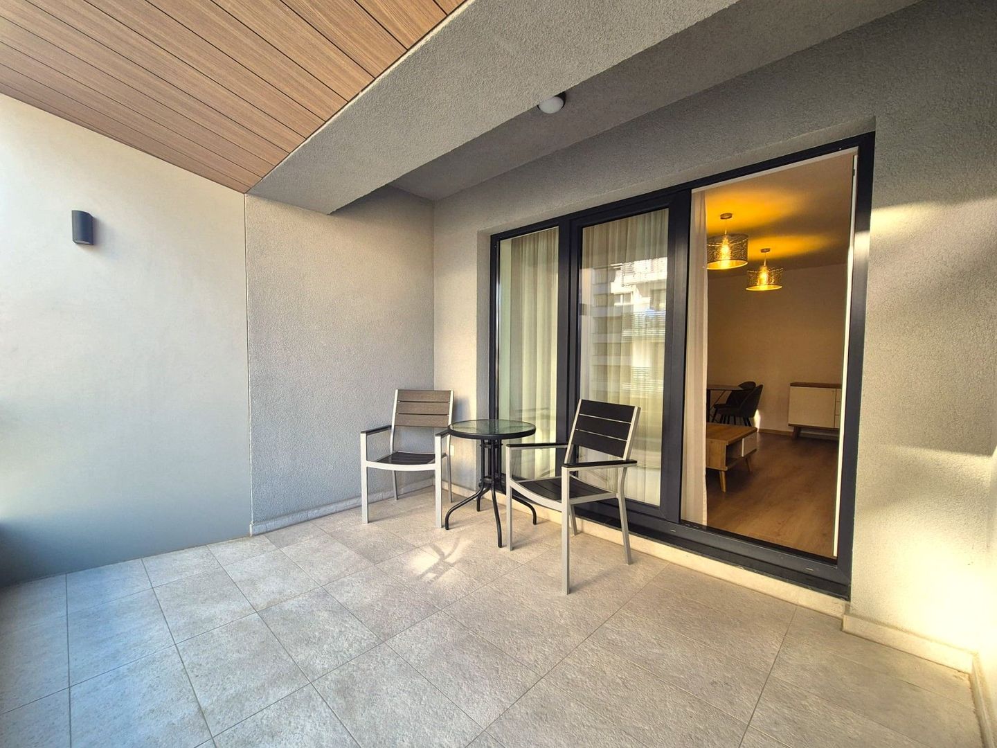 Zona Coresi, str. 13 Decembrie, apartament spațios, bloc nou, loc parcare - Poză 4