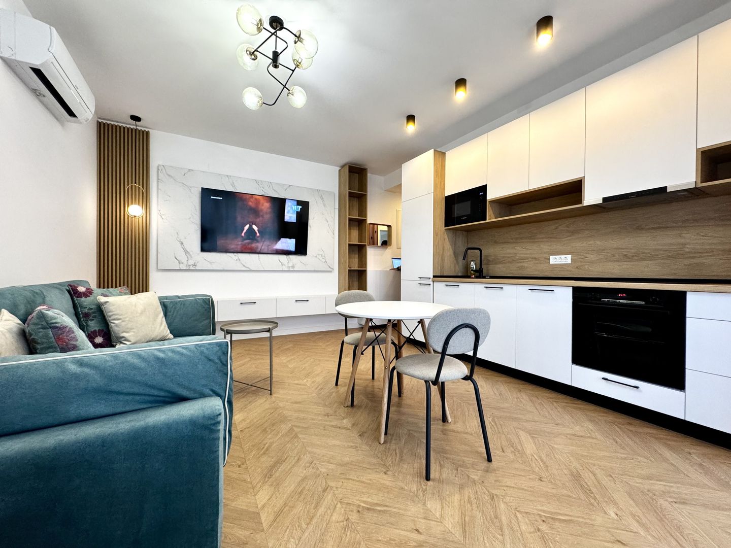 Apartament cu 2 camere, la prima închiriere, primitor si elegant - Poză 1