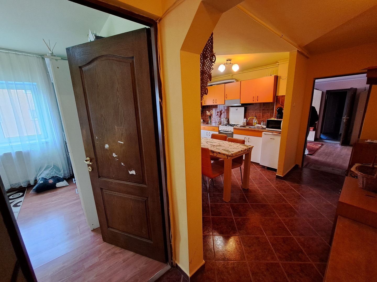 Apartament 3 camere zona centrala 66 m² - Poză 3