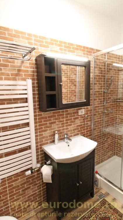 P-ta Sfatului, Republicii, pe strada pietonala - Poză 7