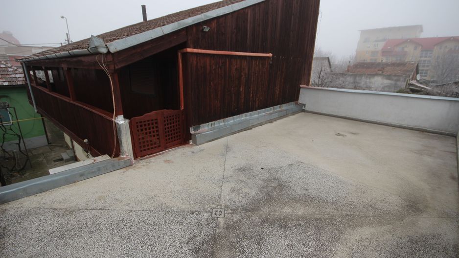 Imobil  cu destinatie mixta - Poză 47