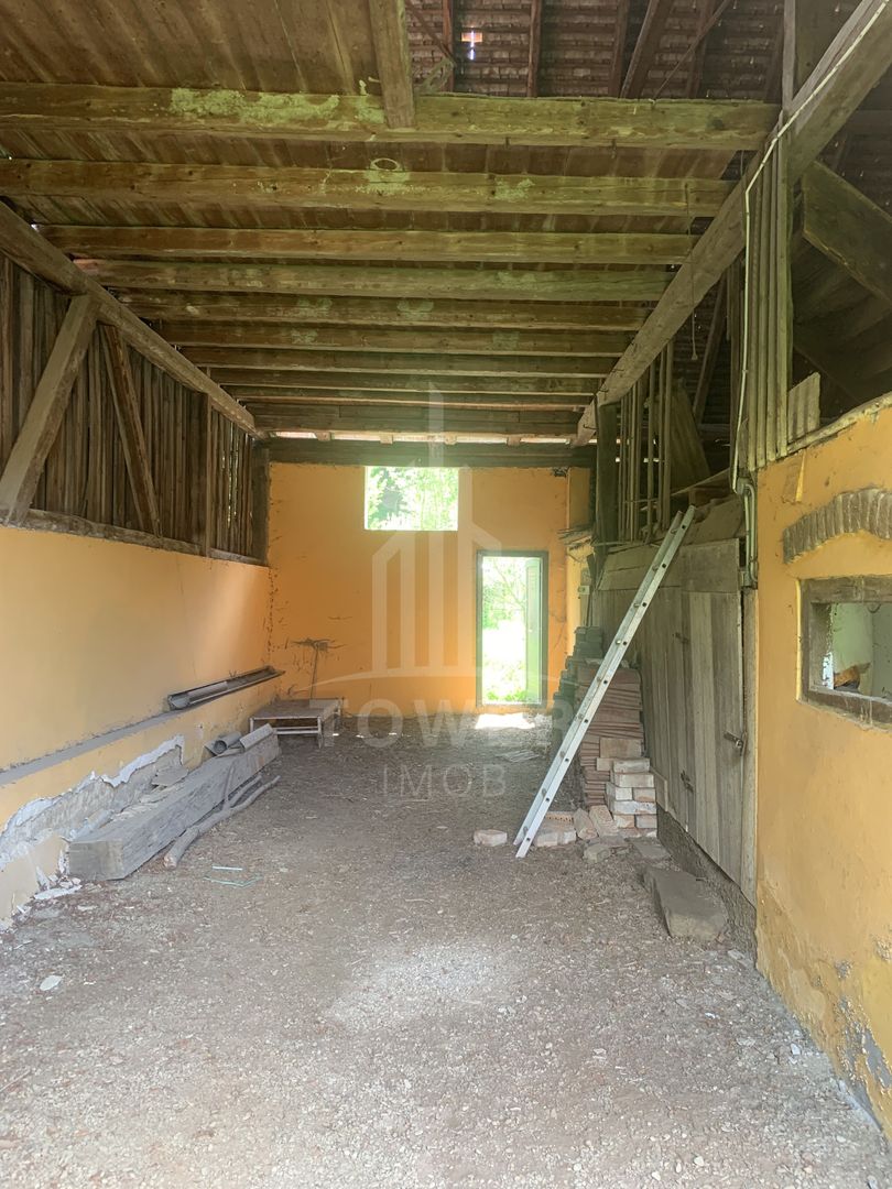 Casă în centrul Cisnădioarei cu 243mp de locuit și teren de 936mp - Poză 11