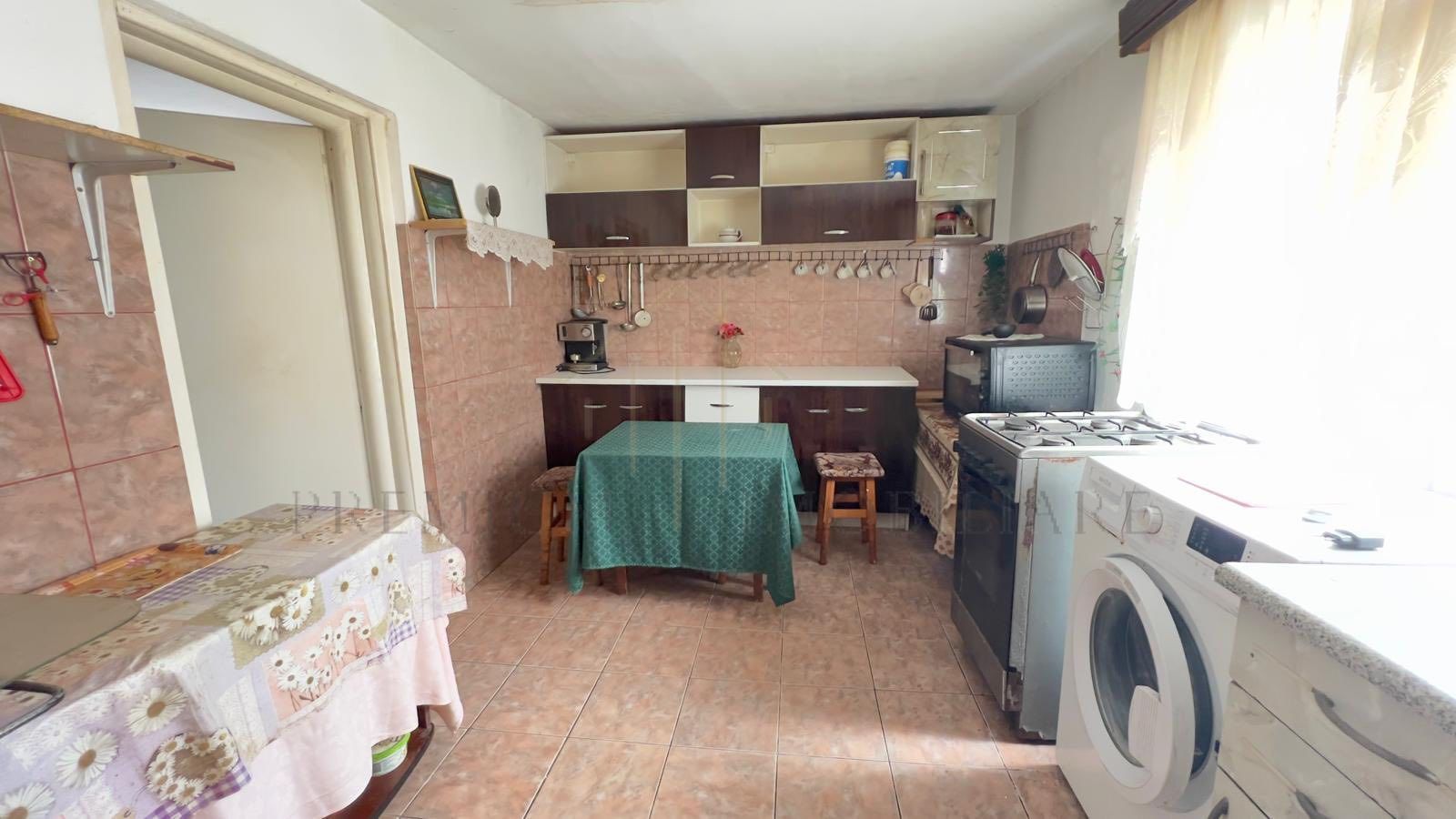 Casa de vanzare in Targu Trotus - Poză 5