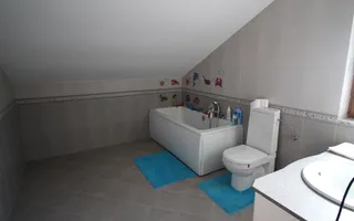Casă / Vilă cu 5 camere de vânzare în zona Dumbravita - Poză 16