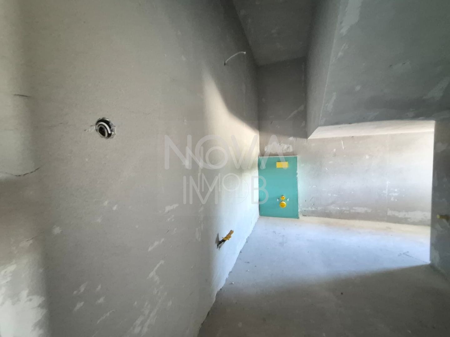 Casa generoasa cu 7 camere, 3 bai, dressing si parcare – Sura Mica - Poză 10