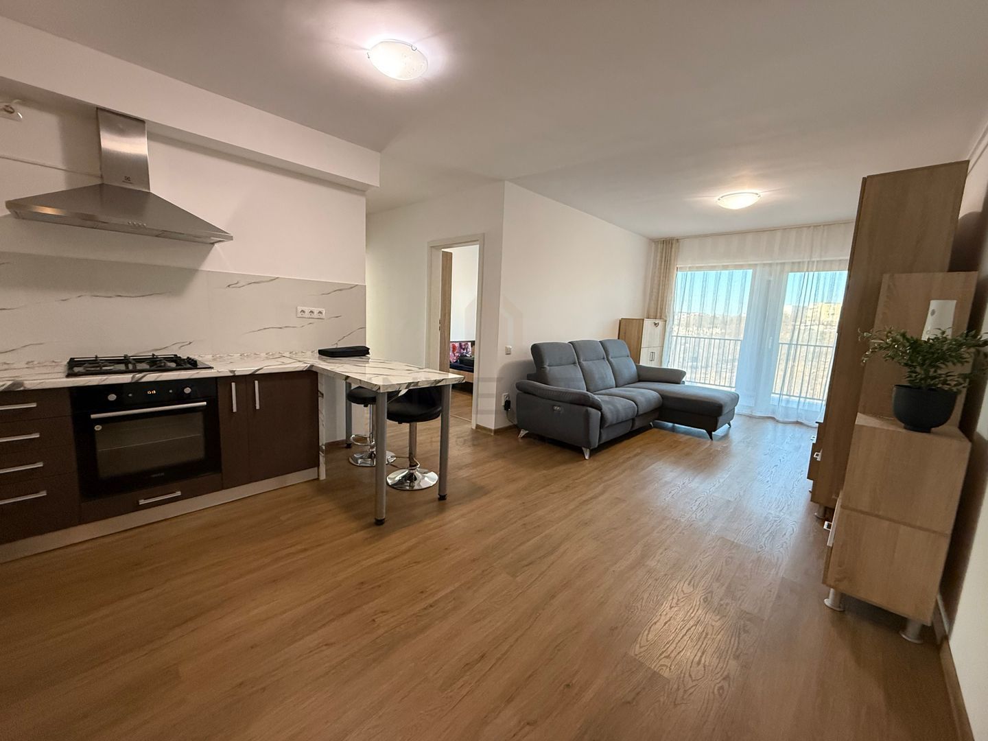Apartament de inchiriat / 3 camere / strada Frunzisului - Poză 1