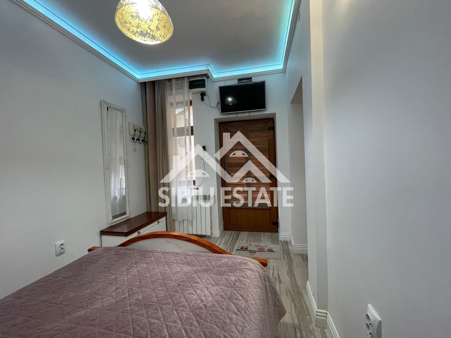 Afacere la cheie 2 unitati de cazare in regim hotelier ULTRACENTRAL - Poză 12