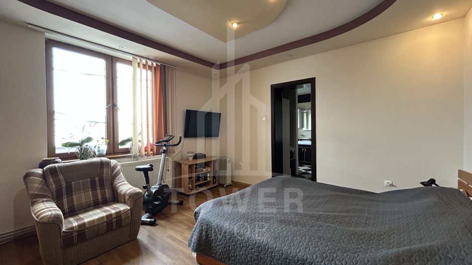 De închiriat Etaj + Mansardă 180 mp | 7 Camere cu 7 Băi | Lupeni - Poză 3