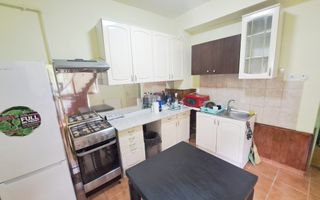 Casa 3 dormitoare, curte 60mp, parcare, langa UMF! - Poză 13