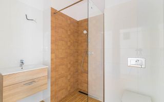 Apartament 3 camere Sisesti - vedere catre lac - Poză 8