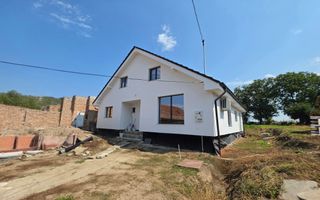Casă 4 Camere, 2 Bai, 900mp Teren - Poză 1
