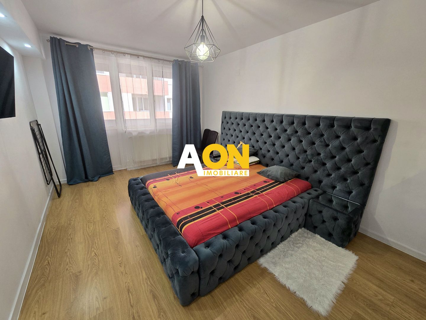 Apartament cu 3 Camere cu Garaj, Bloc Nou, Zona Centru - Poză 2