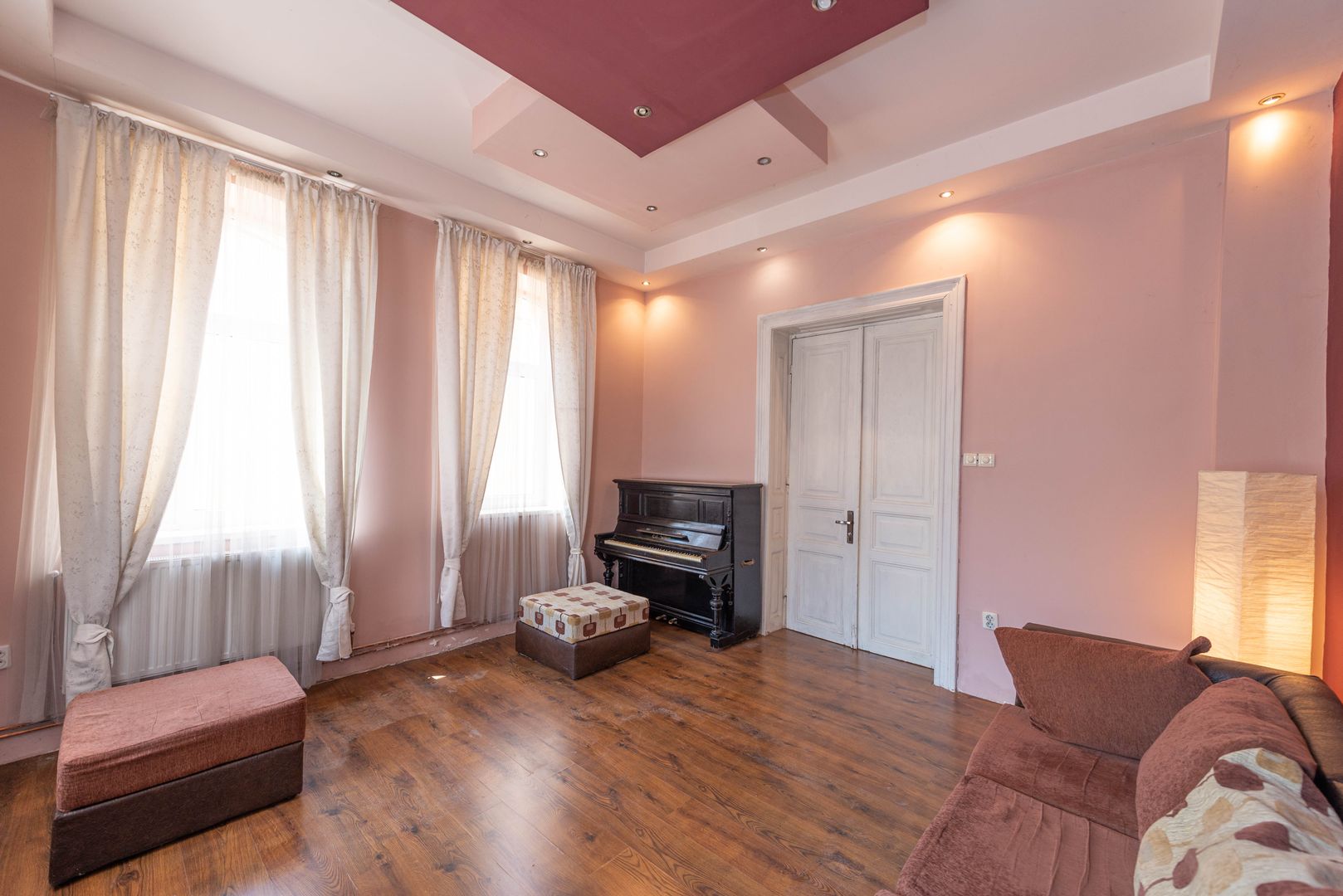 Apartament 3 camere de vanzare, in vila, 83 mp - Poză 2
